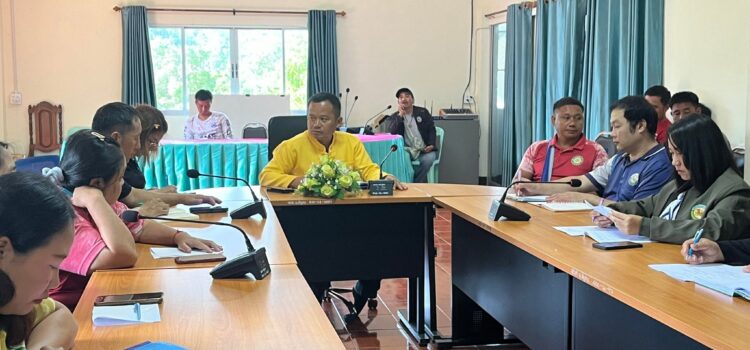ประชุมประจำเดือนมิถุยายนของพนักงาน องค์การบริหารส่วนตำบลแม่อูคอ